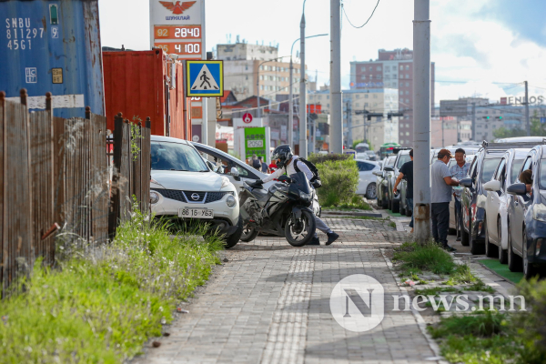 Фото сурвалжлага: ШТС-ын гадаа хоног төөрүүлсэн чанга өдрүүд Фото сурвалжлага: ШТС-ын гадаа хоног төөрүүлсэн чанга өдрүүд
