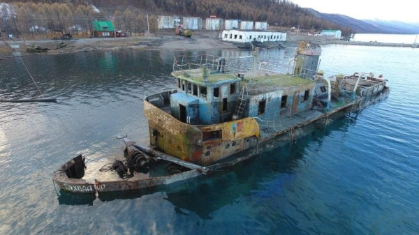 Хөвсгөл нуурт живсэн 25 тээврийн хэрэгслийг татан гаргаж, 80 тн шатахууныг аюулгүй болголоо