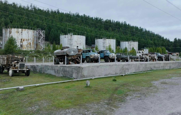 Хөвсгөл нуурт живсэн 25 тээврийн хэрэгслийг татан гаргаж, 80 тн шатахууныг аюулгүй болголоо