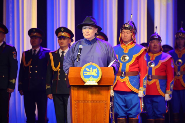“Мөнхөд орших Монгол” Төрийн хүндэтгэлийн цэнгүүнийг нээж, иргэд, зочид төлөөлөгчдөд баярын мэндчилгээ дэвшүүллээ