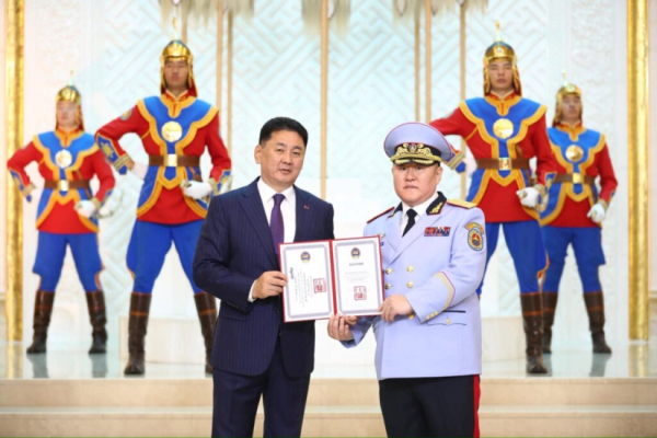 Монгол Улсын Ерөнхийлөгч У.Хүрэлсүх цэргийн дээд цол хүртээв