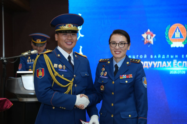 Төрийн шагнал гардуулж, салбарын шагнал, цол олголоо