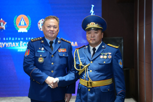 Төрийн шагнал гардуулж, салбарын шагнал, цол олголоо