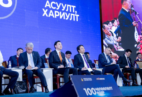 ЗАСГИЙН ГАЗАР “100 ХОНОГ ДАХЬ 100 ЧӨЛӨӨЛӨЛТ”-ӨӨ ИРГЭД, ОЛОН НИЙТЭД ТАНИЛЦУУЛЖ БАЙНА