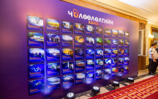 ЗАСГИЙН ГАЗАР “100 ХОНОГ ДАХЬ 100 ЧӨЛӨӨЛӨЛТ”-ӨӨ ИРГЭД, ОЛОН НИЙТЭД ТАНИЛЦУУЛЖ БАЙНА