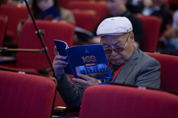 ЗАСГИЙН ГАЗАР “100 ХОНОГ ДАХЬ 100 ЧӨЛӨӨЛӨЛТ”-ӨӨ ИРГЭД, ОЛОН НИЙТЭД ТАНИЛЦУУЛЖ БАЙНА