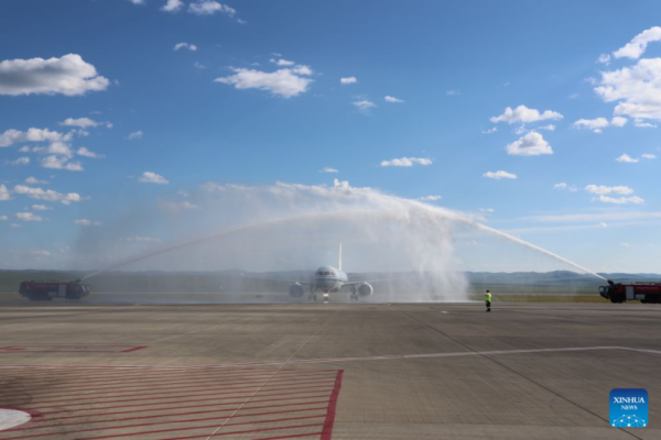 Хятадад үйлдвэрлэсэн C919 онгоц Улаанбаатарт амжилттай газардлаа