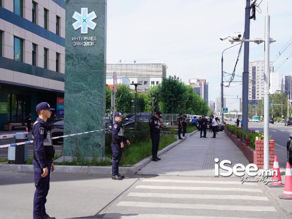 "Интермэд" эмнэлэгт тэсрэх бөмбөг тавьсан байж болзошгүй гэх дуудлагын дагуу ЦЕГ, ТЕГ ажиллаж, иргэдийг нүүлгэн шилжүүлээд байна