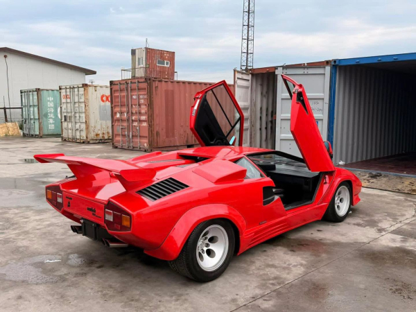 “The Wolf of Wall Street” киноны алдарт Lamborghini Countach автомашиныг Монголд авчиржээ
