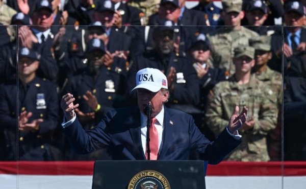 Трамп 9/11-ий халдлагын үеэр “аврагдсан” түүхээ дурсав