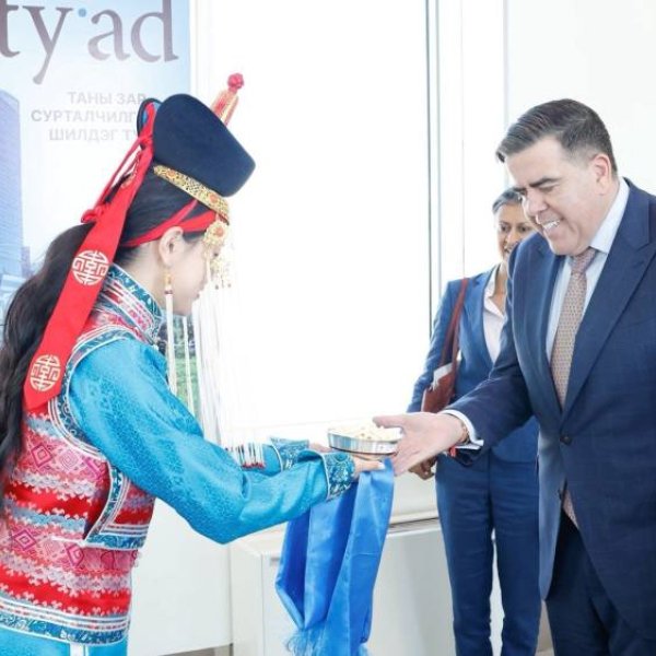 Австралийн Холбооны Улсын парламентын Төлөөлөгчдийн танхимын дарга Милтон Дик хүрэлцэн ирлээ