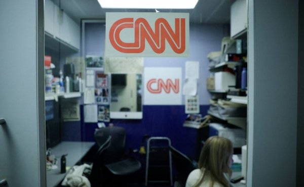“CNN” зэрэг зарим хэвлэлийг Цагаан ордонд ажиллахыг хоригложээ