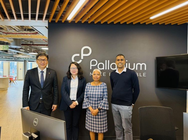 БИРЖИЙН УДИРДЛАГУУД PALLADIUM GROUP-ТЭЙ ХАМТЫН АЖИЛЛАГААНЫ БОЛОМЖИТ ЧИГЛЭЛҮҮДИЙН ТАЛААР УУЛЗАЛТ ХИЙЛЭЭ