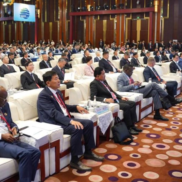 Дэлхийн тогтвортой тээврийн форумд оролцож байна