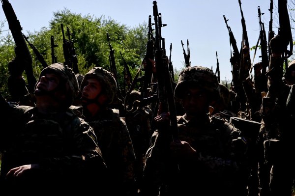 Дипломатч Украин ямар өдөөн хатгалга бэлтгэсэн талаар ярьжээ.