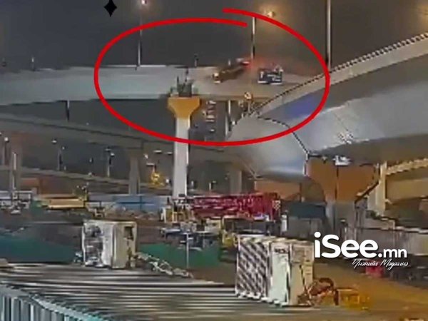 Энэтхэгийн Мумбай хотод BMW машинтай гурван залуу гүүрнээс унаж, амиа алджээ