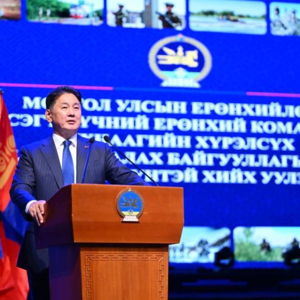 Ерөнхийлөгч У.Хүрэлсүх хил хамгаалах байгууллагын ажилтан, албан хаагчидтай уулзав