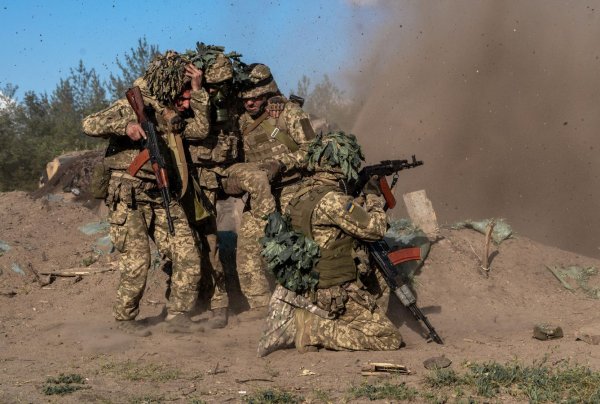 Харьков мужид хүрээлэгдсэн Украины бүлгийн Зэвсэгт хүчин хохирол амсав