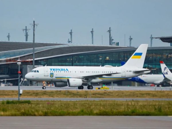 Оросын дрон Молдавын агаарын орон зайд нэвтэрч, В.Зеленскийн нислэг хойшилжээ