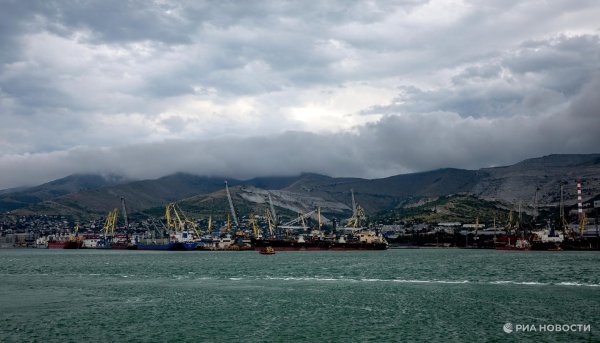 Новороссийск хотод нисгэгчгүй агаарын тээврийн хэрэгслийн халдлагын үр дагаврыг арилгаж байна