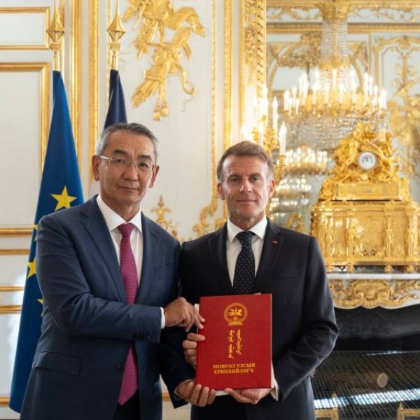 Элчин сайд Ц.Мөнх-Оргил Ерөнхийлөгч Эммануэл Макронд Итгэмжлэх жуух бичгээ өргөн барив