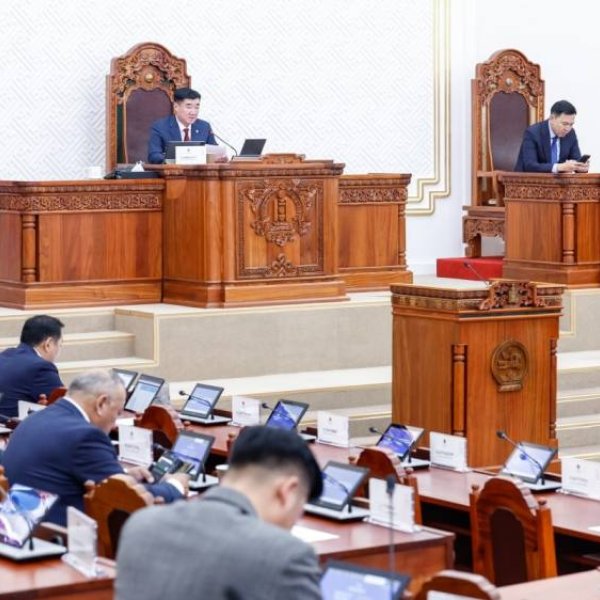 Төсвийн тодотголын хуулийн төслүүдийг дөрөв дэх хэлэлцүүлэгт шилжүүллээ